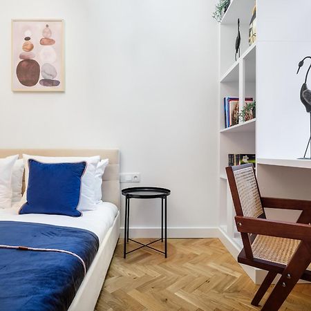 Tyzenhauz Apartments Krowoderska Street Krakow Luaran gambar