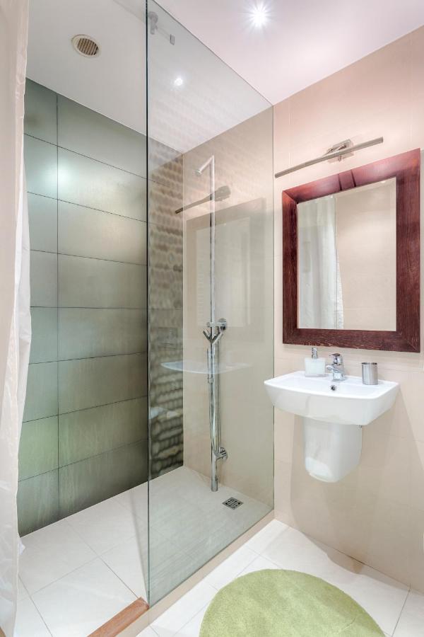 Tyzenhauz Apartments Krowoderska Street Krakow Luaran gambar