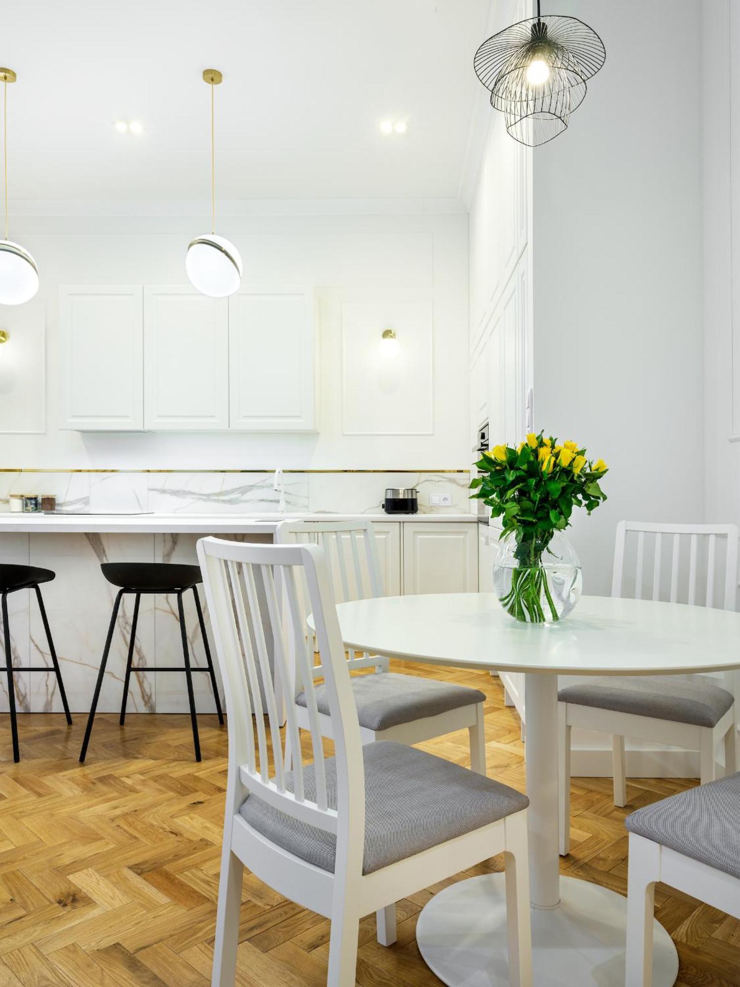 Tyzenhauz Apartments Krowoderska Street Krakow Luaran gambar